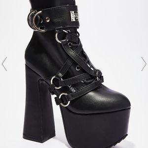 Boot harness leather